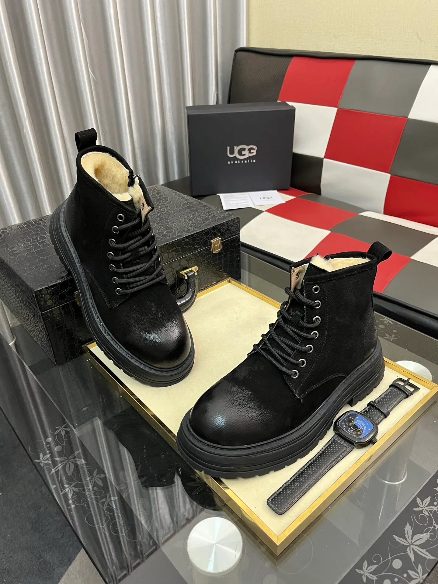 Men's Men's Shoes 💰660⌚️⌚️New UGG fur-integrated men's simple and fashionable snow shoes. The most worth buying at the end of this year are warm casual shoes. Whether you are out and about at home, their comfortable and warm performance will be your most suitable fashion companion! The material is cowhide upper and imported wool is used inside. Two layers of cowhide for warmth and comfort! The eva+ rubber patch outsole is cushioned, wear-resistant, and has good elasticity. It is light and wear-resistant, comfortable and soft, and the new simple cut is more fashionable. It has both practicality and fashion sense, so you no longer have to worry about how to match it in winter, while still maintaining fashionable taste. High-quality genuine wool produced in Dongguan. The material depends on the details! Size: 38-39-40-41-42-43-44-45